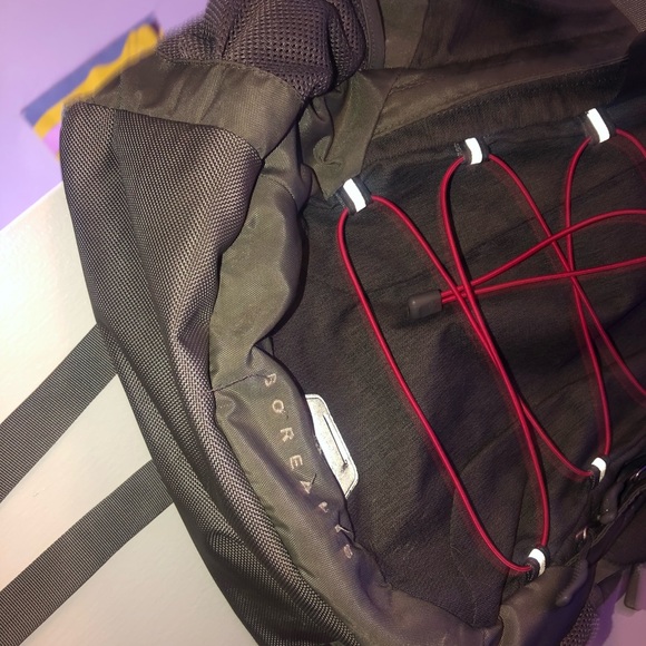 North Face backpack - Picture 3 of 8